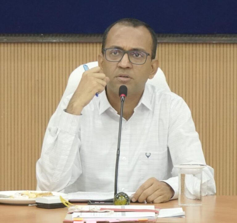 कलेक्टर ने किया आर. आई. को निलंबित….