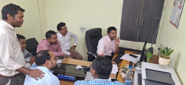 ई-आफिस के अन्तर्गत विभिन्न विभागों को दी जा रही प्रशिक्षण….