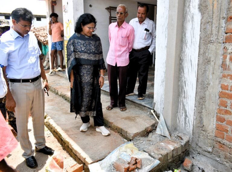 सामुदायिक स्वास्थ्य अधिकारी एवं ग्रामीण स्वास्थ्य संयोजक को कारण बताओ नोटिस जारी करने के दिए निर्देश