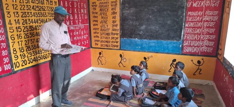 शिक्षा की राह हुई आसान: एकलशिक्षकीय व्यवस्था से मुक्ति पाकर झुनकीडीह के विद्यार्थियों की बदली तस्वीर