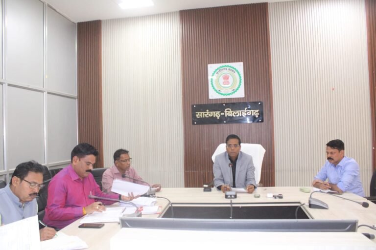 बोर्ड परीक्षा में पारदर्शिता और अनुशासन सर्वोपरि : कलेक्टर डॉ. संजय कन्नौजे  नकलमुक्त परीक्षा के लिए कलेक्टर ने दिए कड़े निर्देश, 8 उड़नदस्ता दल गठित