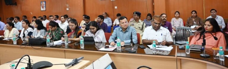 सड़क सुरक्षा को लेकर सख्त हुआ प्रशासन कलेक्टर–एसपी ने जिला सड़क सुरक्षा समिति की बैठक लेकर दिए अहम निर्देश