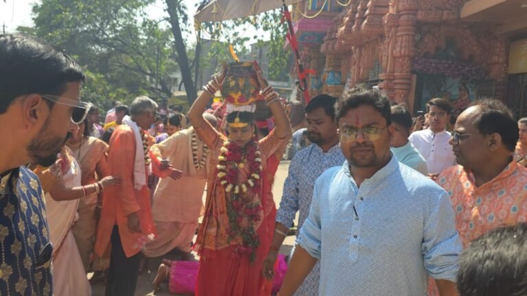 भक्ति और उल्लास के साथ निकली देवांगन समाज की श्री बूढ़ी माई भव्य कलश यात्रा, ओडिशा की झांकियां रहीं आकर्षण का केंद्र