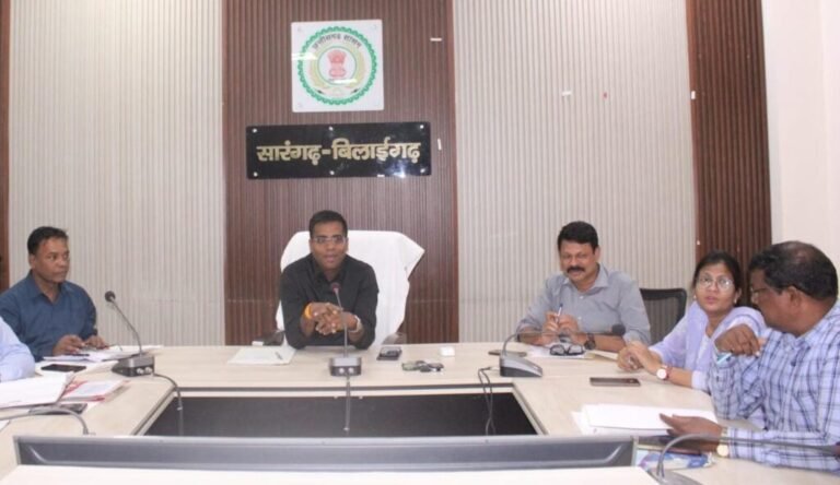 परीक्षा की पवित्रता और अनुशासन सर्वोपरि: कलेक्टर डॉ. संजय कन्नौजे ने उड़नदस्ता टीम को दिए सख़्त व स्पष्ट निर्देश