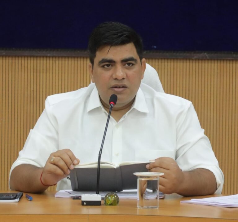 समय-सीमा में कार्य पूर्ण कर गुणवत्ता सुनिश्चित करें, लापरवाही पर होगी कड़ी कार्रवाई कलेक्टर कुणाल दुदावत ने निर्माण एजेंसियों की बैठक लेकर कार्यों की प्रगति की सघन समीक्षा