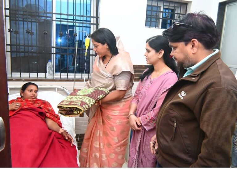 सेवा, संवेदना और समर्पण की मिसाल बनीं विधायक कविता प्राण लहरे, दक्ष हॉस्पिटल पहुंचकर मरीजों का जाना हाल-चाल, साड़ी व कंबल भेंट कर दिया मानवीयता का संदेश