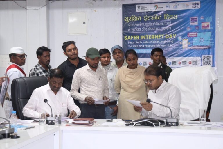 जनदर्शन में कलेक्टर ने आमजनों की समस्याएं सुनी दूर-दराज़ से आए नागरिकों के 23 आवेदनों पर त्वरित कार्रवाई के दिए निर्देश