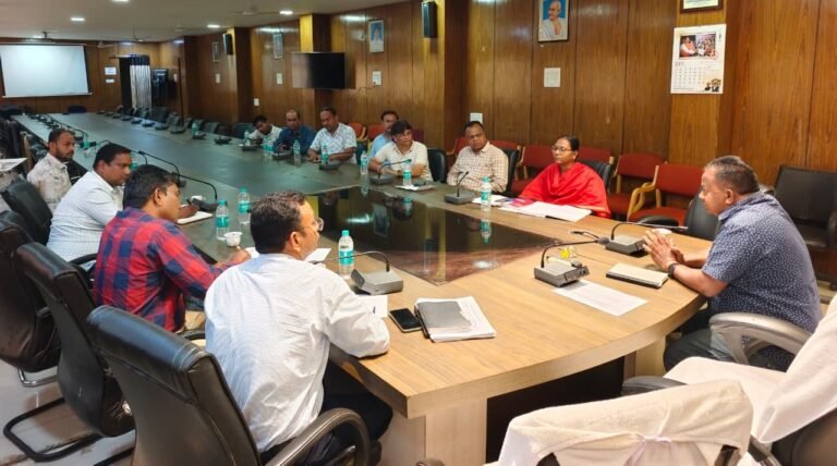 बालोद जिले में घरेलू एलपीजी गैस की पर्याप्त उपलब्धता एजेंसी संचालकों की बैठक में उपभोक्ताओं को सुव्यवस्थित आपूर्ति सुनिश्चित करने के निर्देश