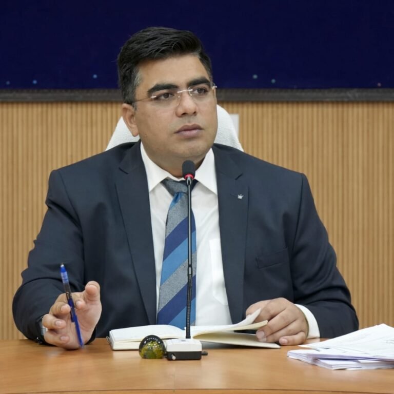 पारदर्शी प्रशासन की नई मिसाल : कलेक्टर कुणाल दुदावत की पहल से “निर्माण कोरबा” पोर्टल से बदलेगी जिले की तस्वीर