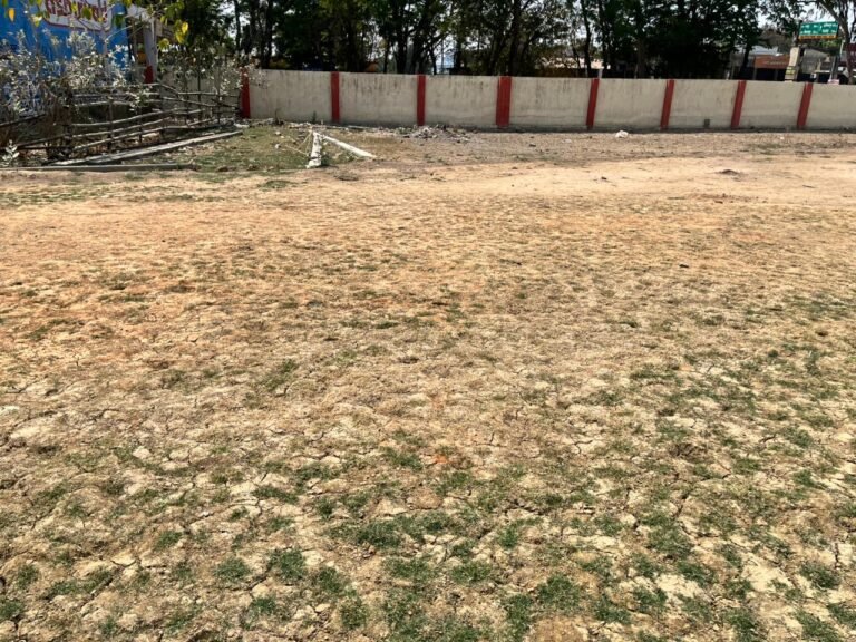 कटघोरा के हाई स्कूल मैदान में डीएमएफ से हो रहे निर्माण पर खिलाड़ियों का आक्रोश, जनदर्शन में की शिकायत
