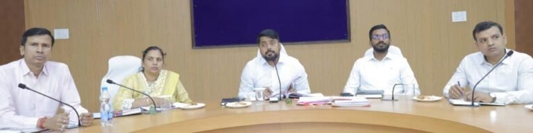 दो सप्ताह में पूरे करें संपूर्णता अभियान के लक्ष्य – निगमायुक्त आशुतोष पाण्डेय