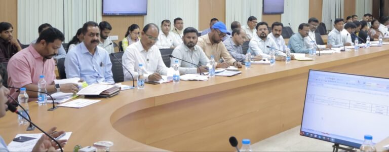 डीएमएफ परियोजनाओं में परिणाम आधारित कार्य सुनिश्चित करें – कलेक्टर कुणाल दुदावत  कृषि विकास को गति देने और किसानों को सशक्त बनाने अधिकारियों को सख्त निर्देश