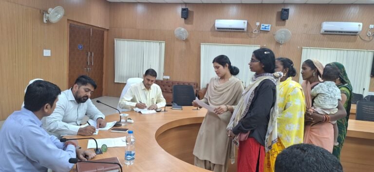  जनदर्शन में गूंज उठी आमजन की आवाज: 78 आवेदनों पर त्वरित कार्रवाई के निर्देश 