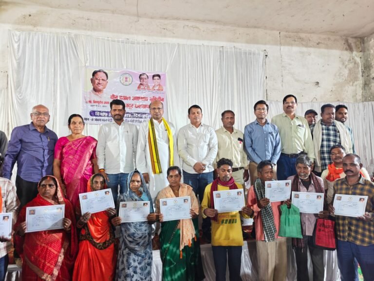 भूमिहीन कृषि मजदूरों के जीवन में समृद्धि की नई किरण: मुख्यमंत्री ने अंतरित की सहायता राशि, हितग्राहियों से किया सीधा संवाद