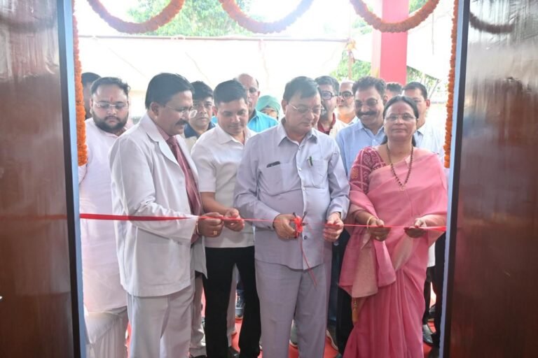 स्वास्थ्य सुविधाओं में ऐतिहासिक विस्तार: मंत्री लखन लाल देवांगन ने किया 61.82 लाख के आधुनिक आश्रयालय का लोकार्पण