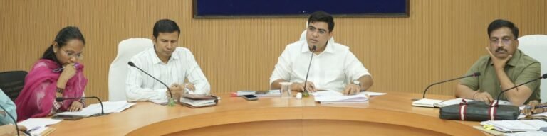 स्वास्थ्य सेवाओं में कसावट लाने कलेक्टर का सख्त रुख: गुणवत्ता, समयबद्धता और शत-प्रतिशत लक्ष्य पर दिया जोर