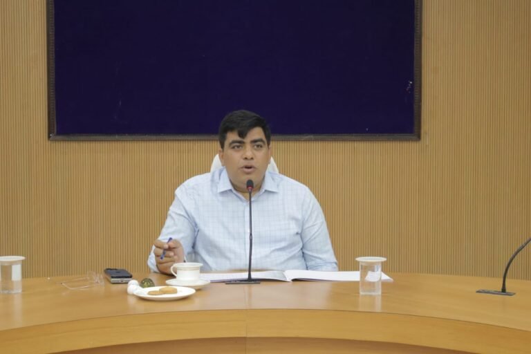 निर्धारित समय-सीमा में गुणवत्ता के साथ पूर्ण हों निर्माण कार्य – कलेक्टर कुणाल दुदावत