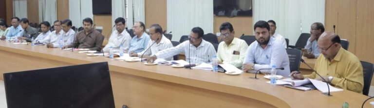 मुख्यमंत्री की अध्यक्षता में समीक्षा बैठक: पेट्रोलियम गैस और आवश्यक वस्तुओं की निर्बाध आपूर्ति सुनिश्चित करने हेतु कड़े निर्देश