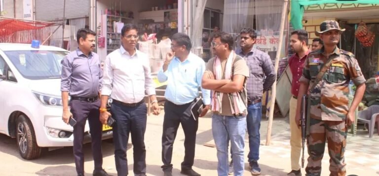 कलेक्टर डॉ. संजय कन्नौजे का सरसीवा में औचक निरीक्षण, कर वसूली, सफाई और स्ट्रीट लाइट व्यवस्था सुधारने के दिए कड़े निर्देश