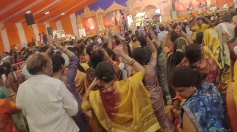 ढपढप में उमड़ा आस्था का महासागर: धीरेंद्र शास्त्री के दरबार में भक्ति, एकता और जनसमरसता का संदेश