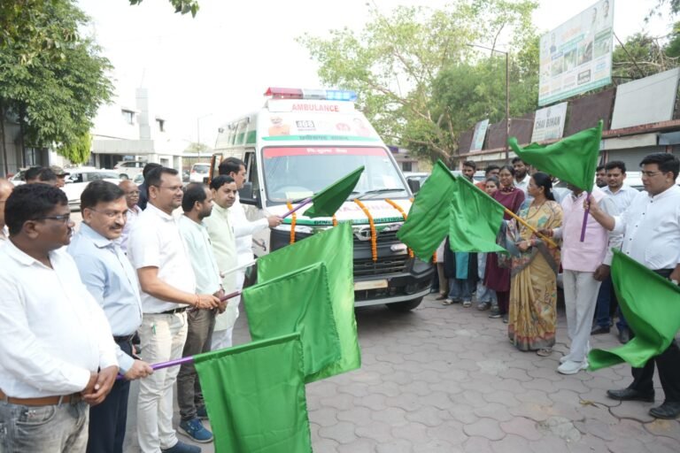 जिले में जीवनरक्षक स्वास्थ्य सेवाओं का विस्तार, 5 नए संजीवनी एक्सप्रेस वाहनों को हरी झंडी दिखाकर किया रवाना  ग्रामीण क्षेत्रों तक त्वरित चिकित्सा सहायता पहुंचाने की दिशा में बड़ी पहल