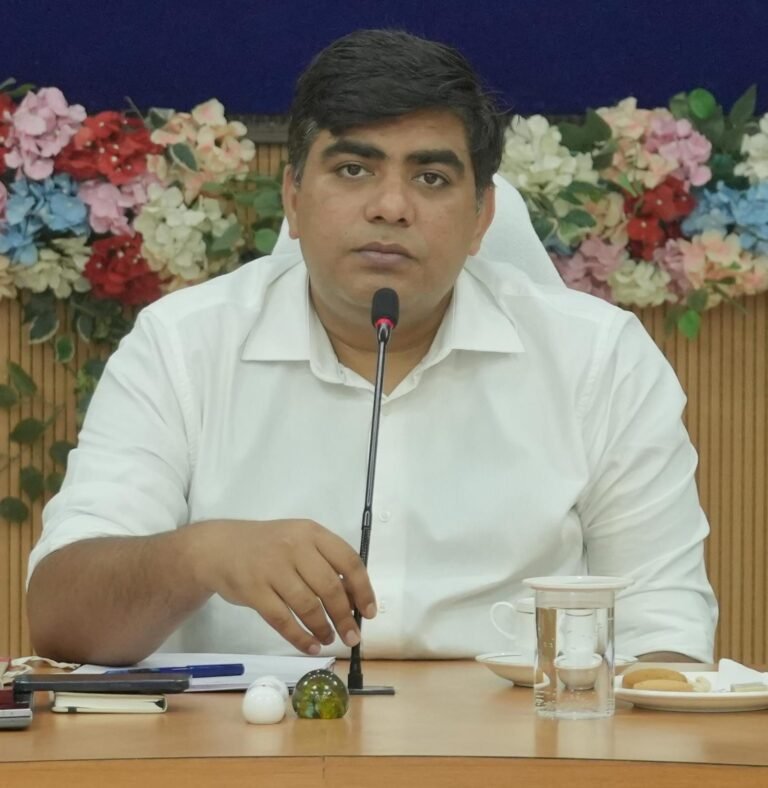 नीट परीक्षा के दौरान कड़ी निगरानी एवं सतर्कता रखें – कलेक्टर