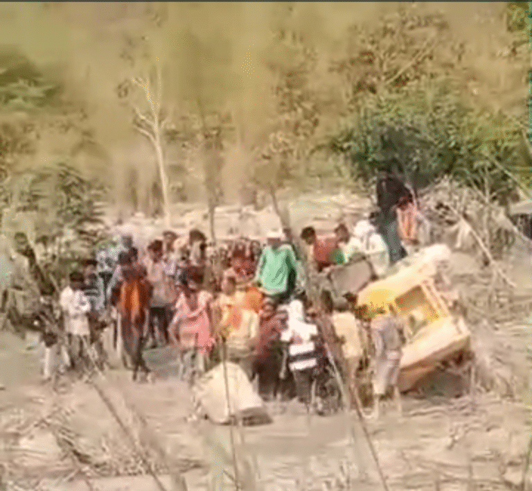 देश को हिला देने वाला हादसा! छत्तीसगढ़ के कोरबा में राख का ‘मौत का सैलाब’ — एचटीपीपी डेम फूटा, JCB ऑपरेटर जिंदा दफन