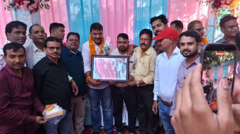 बेलतरा विधायक, माननीय सुशांत शुक्ला जी का जन्म दिवस बड़े हर्षोल्लास के साथ नूतन चौक सरकंडा सेवा सदन E 1 में मनाया गया