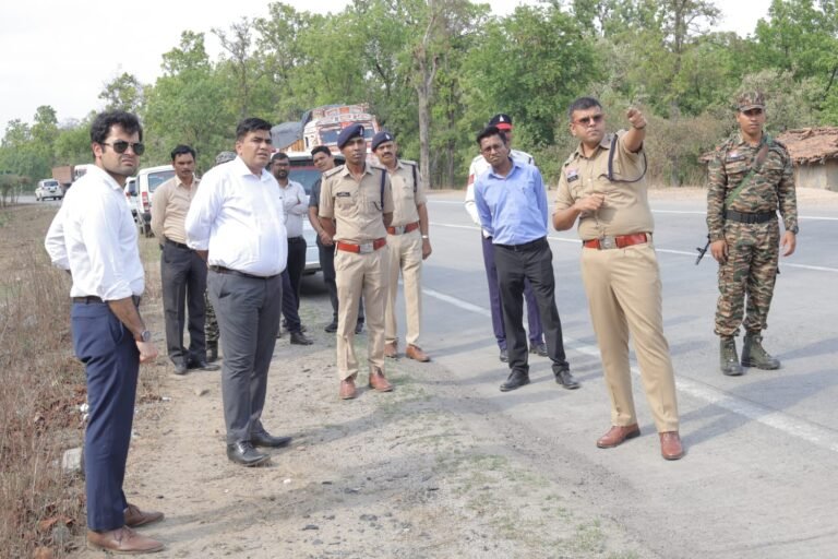 कटघोरा-चोटिया एनएच-130 पर सड़क सुरक्षा को लेकर प्रशासन अलर्ट कलेक्टर कुणाल दुदावत और एसपी सिद्धार्थ तिवारी ने किया ब्लैक स्पॉट का निरीक्षण, दुर्घटना रोकने सख्त निर्देश