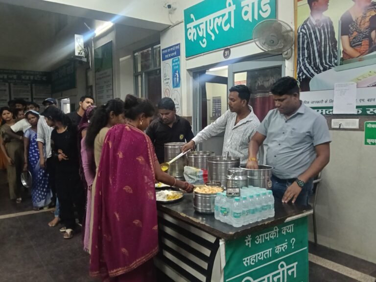 कटघोरा में वरिष्ठ पत्रकार गणेश दास महंत ने सादगी से मनाया जन्मदिन, अस्पताल में बांटा भोजन — सेवा बनी मिसाल