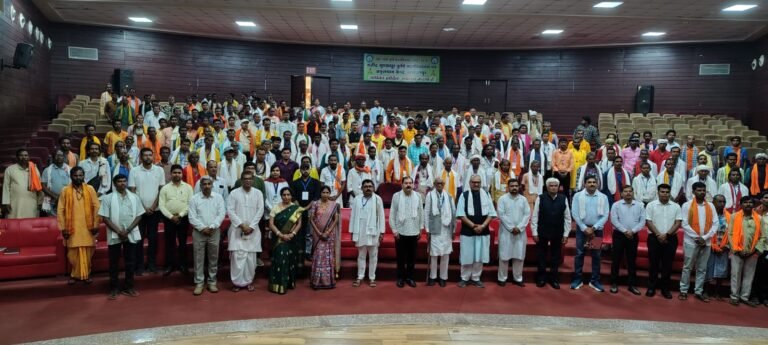 शहीद गुण्डाधुर कृषि महाविद्यालय कुम्हारवंड, जगदलपुर में लोक वैद्यों का भव्य कार्यक्रम सम्पन्न